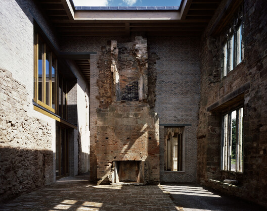 Touching the Past: When Architecture Becomes a Gesture of Continuity - Image 59 of 60