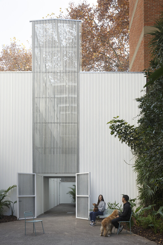 Designing for Companionship: Reimagining Urban Life with Pets - Image 6 of 20