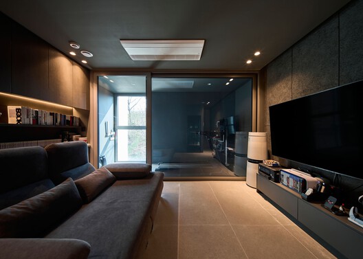 Nabi House / Todot Architects and Partners - Interior Photography, Living Room, Sofa, Lighting, Shelving
