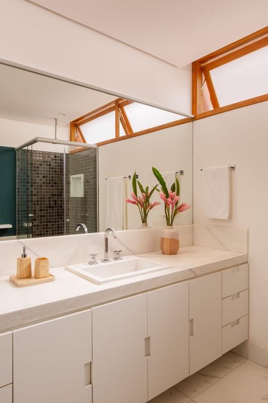 Casa FL / W.Arquitetura - Fotografia de Interiores, Banheiro, Madeira, Pia, Bancada, Iluminação