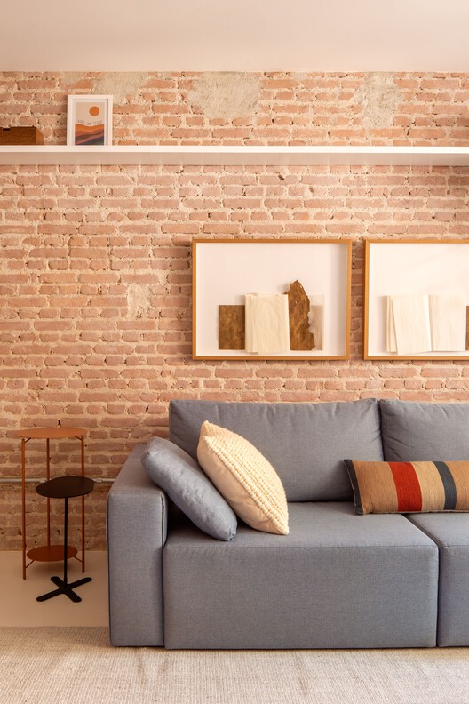 Casa FL / W.Arquitetura - Fotografia de Interiores, Sala de Estar, Sofá, Madeira, Tijolo, Mesa