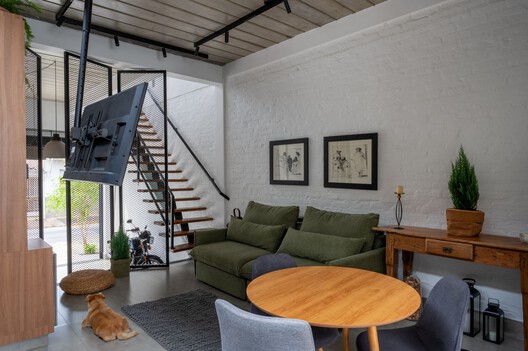 Casa Vila 499 / Vertentes Arquitetura - Fotografia de Interiores, Sala de Estar, Madeira, Sofá, Mesa, Iluminação, Cadeira