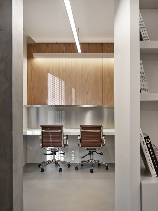 Remy Global Office Interior  / KAT73 - Interior Photography, Wood, Table, Chair