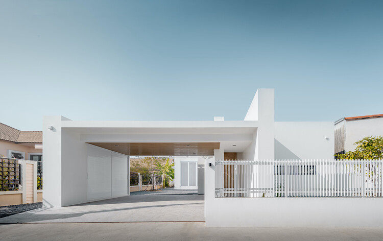 Phimai Residence / Studio Bewell - More Images