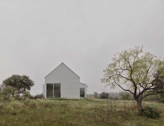 SHED/HOUSE / Side Angle Side - Exterior Photography
