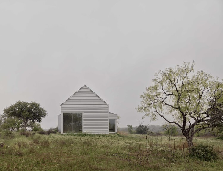 Casa/Galpão / Side Angle Side - Fotografia de Exterior