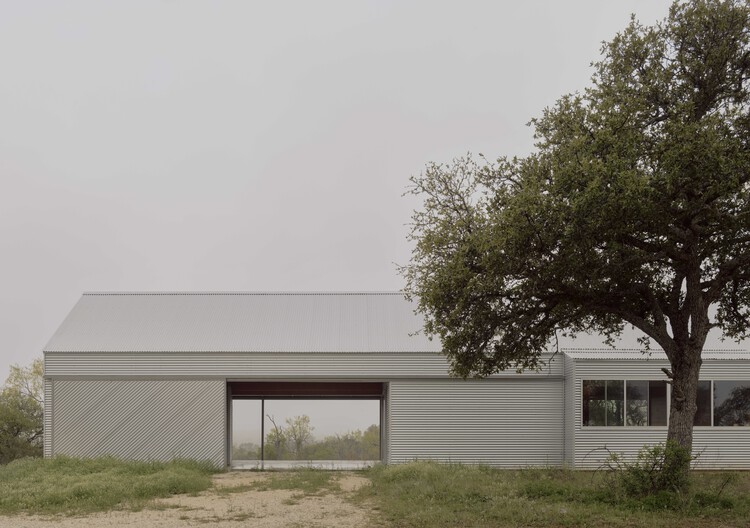 Casa/Galpão / Side Angle Side - Fotografia de Exterior