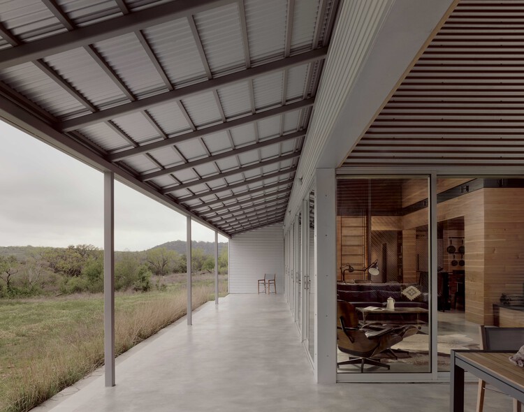 Casa/Galpão / Side Angle Side - Imagem 2 de 22