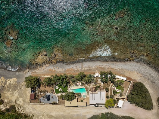 The Echo of the Sea Holiday Home / Entopos Architects - Image 2 of 24