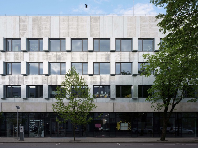 Escola Herojus / Architectural Bureau G.Natkevicius & Partners - Fotografia de Exterior, Concreto