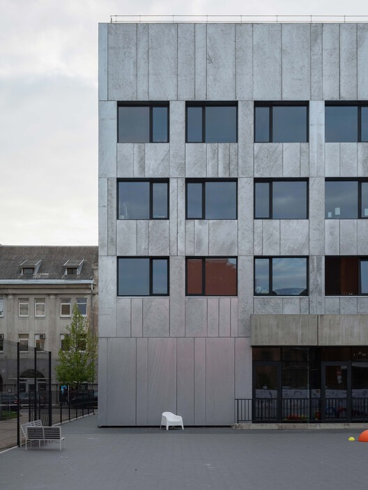 Escola Herojus / Architectural Bureau G.Natkevicius & Partners - Fotografia de Exterior, Concreto