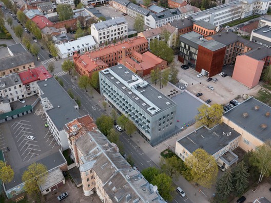 Escola Herojus / Architectural Bureau G.Natkevicius & Partners - Imagem 2 de 31
