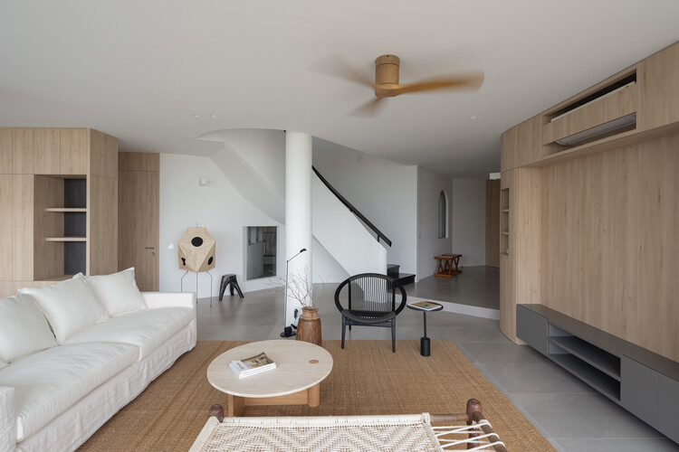 dP Apartment House / Tristan & Ju - Interior Photography, Living Room, Wood, Lighting, Chair