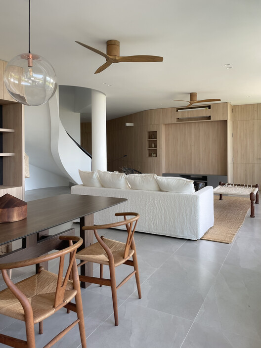 dP Apartment House / Tristan & Ju - Interior Photography, Wood, Lighting, Table, Chair