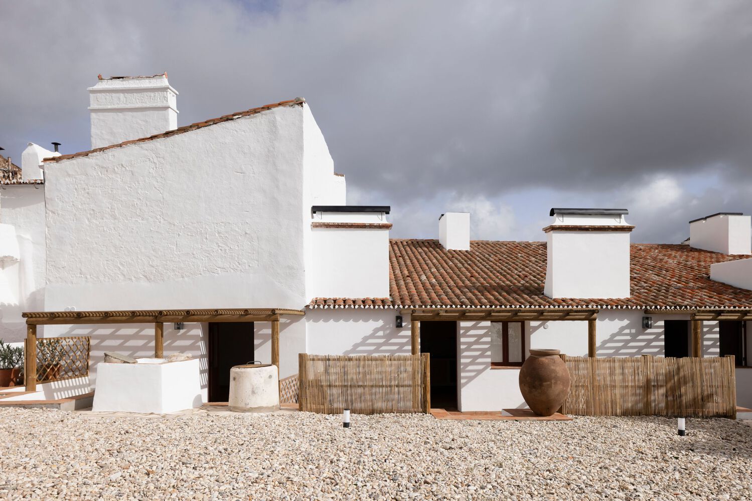 Estremoz 6 Casas / A+Architecture Studio - Imagen 1 de 45