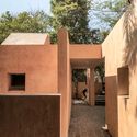 Santuario Datta Vihara / Karan Darda Architects - Fotografía exterior, Concreto