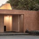 Santuario Datta Vihara / Karan Darda Architects - Fotografía exterior, Concreto