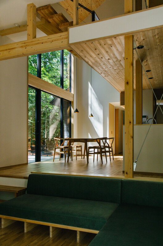 Casa ao Pé do Monte Asama / norari works - Fotografia de Interiores, Madeira, Viga, Cadeira