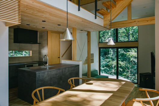 Casa ao Pé do Monte Asama / norari works - Fotografia de Interiores, Cozinha, Madeira, Vidro, Bancada, Cadeira