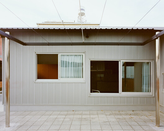 Double Roof House / Studio Tngtetshiu - Interior Photography, Wood