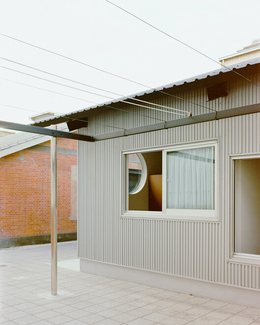 Double Roof House / Studio Tngtetshiu - Image 12 of 35