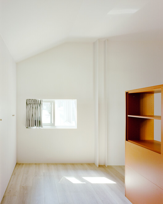 Double Roof House / Studio Tngtetshiu - Interior Photography, Wood