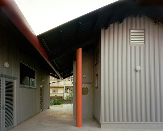 Double Roof House / Studio Tngtetshiu - Interior Photography