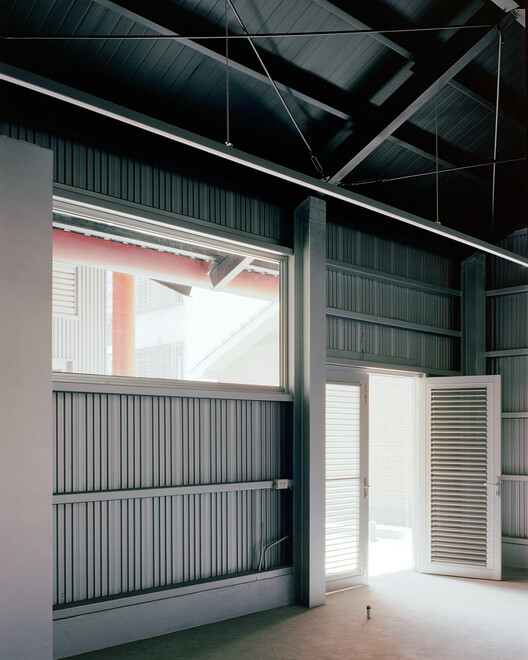 Double Roof House / Studio Tngtetshiu - Image 21 of 35
