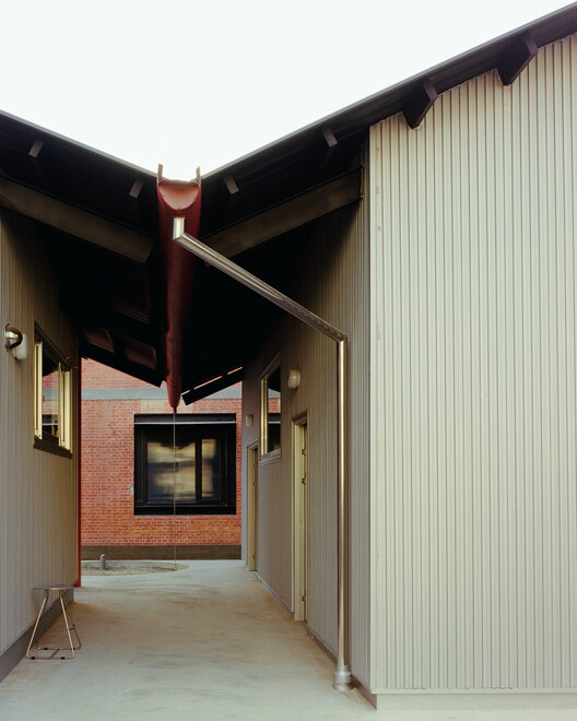 Double Roof House / Studio Tngtetshiu - Interior Photography, Wood