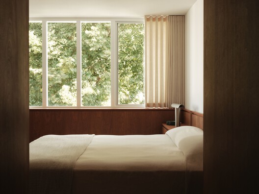 Pine Heath Townhouse / Studio Hagen Hall - Interior Photography, Bedroom, Wood, Bed