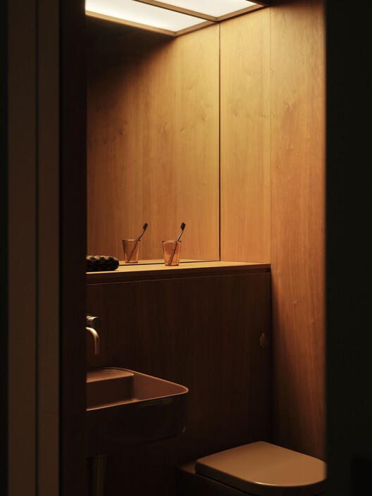 Pine Heath Townhouse / Studio Hagen Hall - Interior Photography, Wood, Lighting, Bathroom, Sink