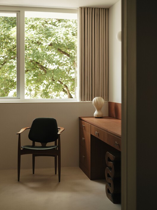 Pine Heath Townhouse / Studio Hagen Hall - Interior Photography, Wood, Chair