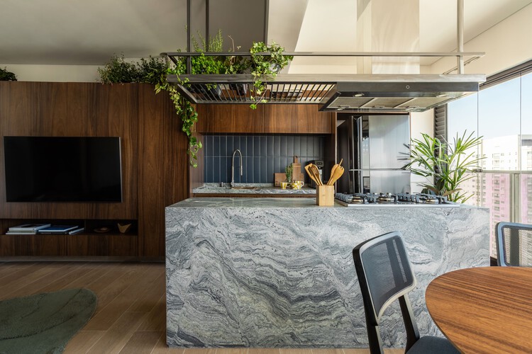 Lar André / StudioVA Arquitetos - Fotografia de Interiores, Cozinha, Bancada, Cadeira