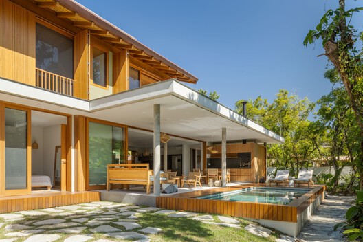 Residência FCAP2 / Pitta Arquitetura - Fotografia de Exterior, Madeira, Balcão, Terraço