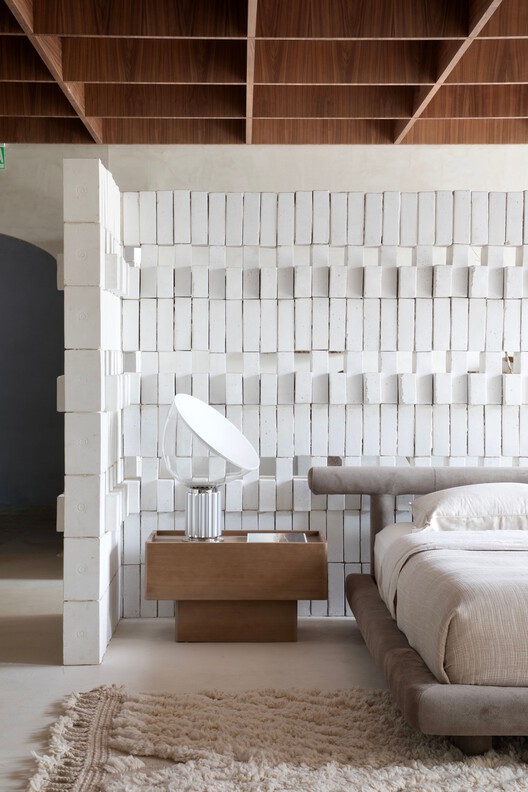 Casa Perene / Studio Guilherme Garcia - Fotografía interior, Madera, Dormitorio, Camas
