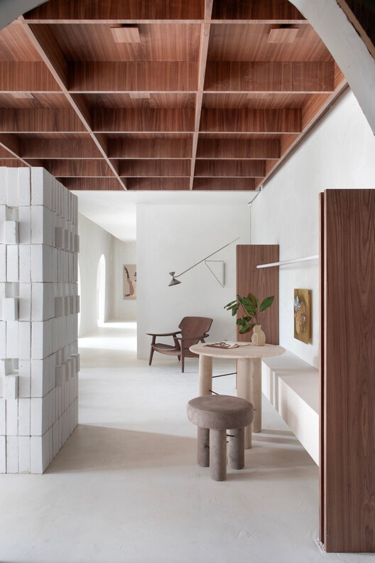 Casa Perene / Studio Guilherme Garcia - Fotografía interior, Madera, Estanterías, Fijación Vigas