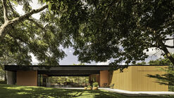 Galgo House / Tati Tavares + Alex Dalcin Arquitetura