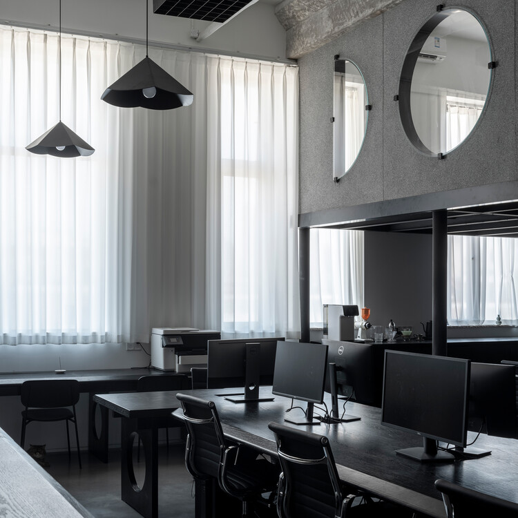 大舟建筑工作室 / 大舟建筑 - 室内图, 灯, 椅子, 玻璃
