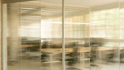 Chez Riot Office Space / ūti architectes