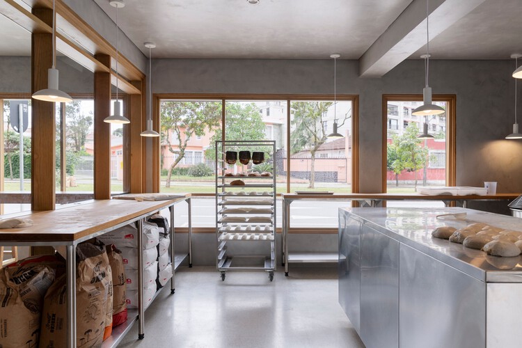 Taller de pan Sphair / Kenji Okabaiasse + Helio Dorta - Fotografía interior, Cocina, Madera, Encimera