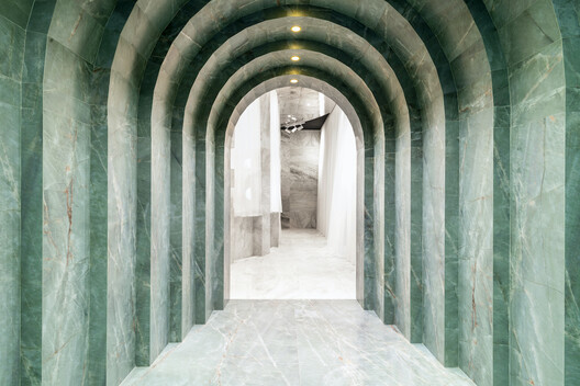 Descubriendo interiores de showrooms: el arte de exhibir materiales, muebles y objetos de diseño - Imagen 38 de 43