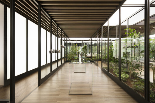 Descubriendo interiores de showrooms: el arte de exhibir materiales, muebles y objetos de diseño - Imagen 24 de 43