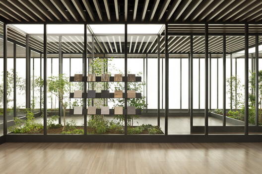 Descubriendo interiores de showrooms: el arte de exhibir materiales, muebles y objetos de diseño - Imagen 23 de 43