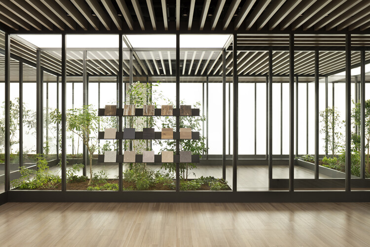 Descubriendo interiores de showrooms: el arte de exhibir materiales, muebles y objetos de diseño - Imagen 23 de 43