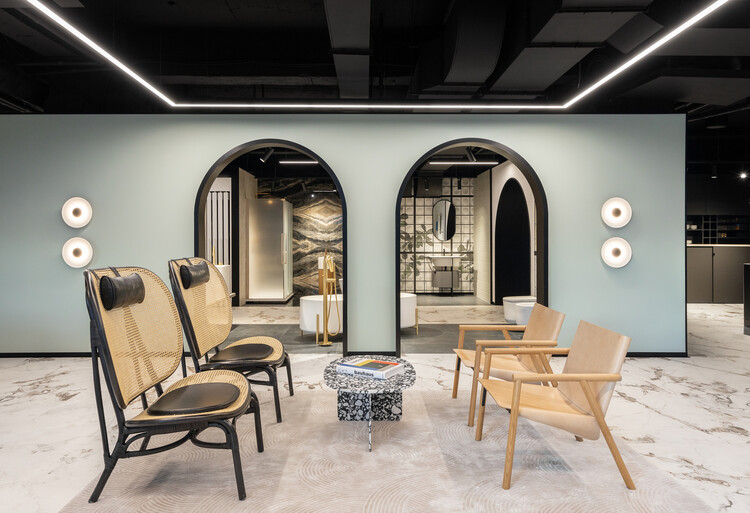 Descubriendo interiores de showrooms: el arte de exhibir materiales, muebles y objetos de diseño - Imagen 35 de 43