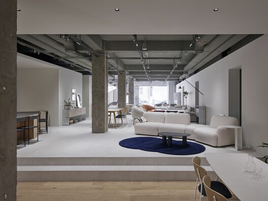 Descubriendo interiores de showrooms: el arte de exhibir materiales, muebles y objetos de diseño - Imagen 33 de 43