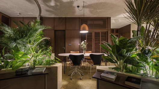 Descubriendo interiores de showrooms: el arte de exhibir materiales, muebles y objetos de diseño - Imagen 31 de 43