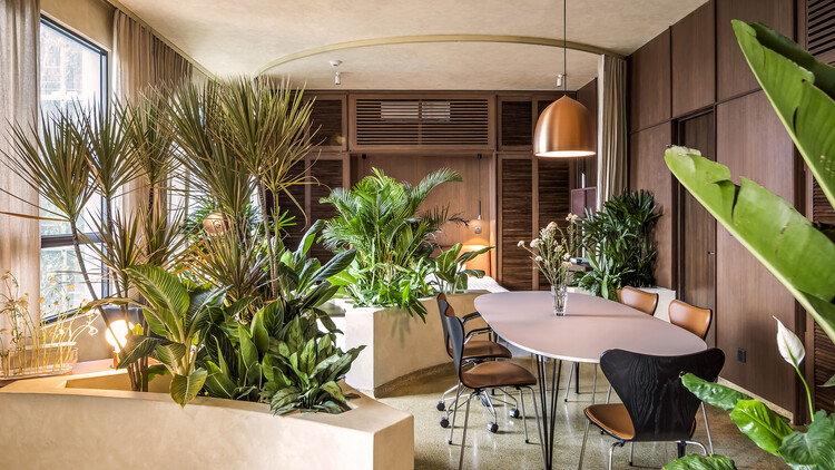 Descubriendo interiores de showrooms: el arte de exhibir materiales, muebles y objetos de diseño - Imagen 30 de 43
