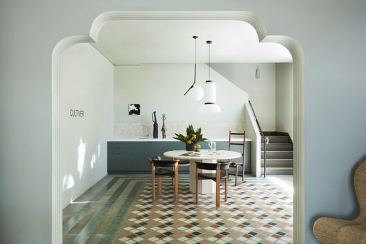 Descubriendo interiores de showrooms: el arte de exhibir materiales, muebles y objetos de diseño - Imagen 27 de 43