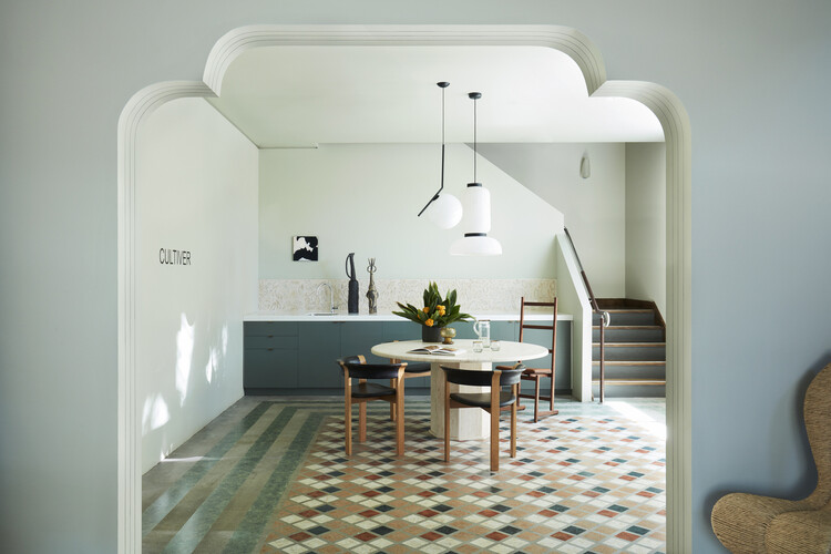 Descubriendo interiores de showrooms: el arte de exhibir materiales, muebles y objetos de diseño - Imagen 27 de 43